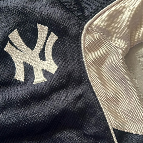 New York Yankees onesie. Size 18 mos. ⚾️ - Picture 5 of 8